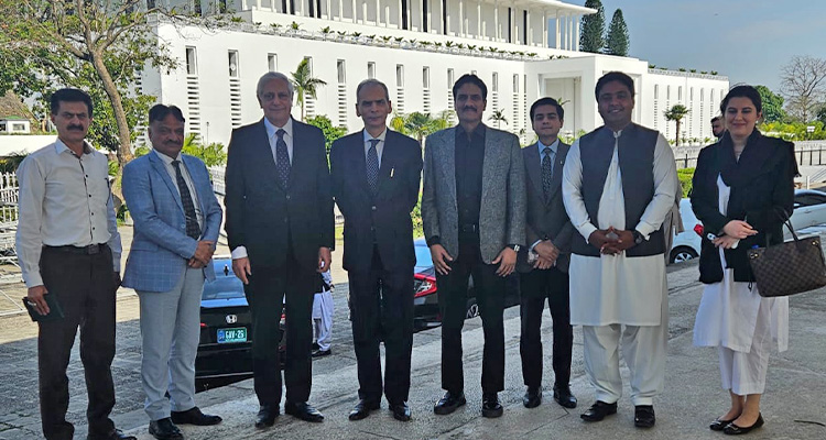 A group photograph of the Wafaqi Mohtasib Mr. Naveed Kamran Baloch with Consultant (Legal Affairs), Justice (Retd.) Irfan Qadir and his associates on 31-03-2026..