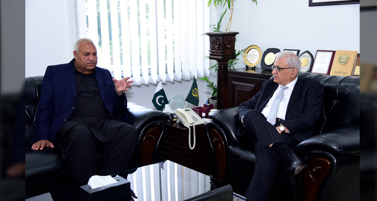 Azad Jammu and Kashmir Mohtasib, Mr. Muhammad Arif Khan calling on the Wafaqi Mohtasib, Mr. Ejaz Ahmed Qureshi in Islamabad on 16.02.2026.