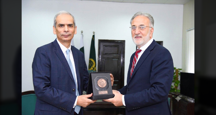 Chairman NAB, Lt Gen (R) Nazir Ahmed Butt and Wafaqi Mohtasib Mr. Naveed Kamran Baloch held a meeting at Mohtasib office today and discussed the possibilities of cooperation between the two insitutions to promote transparency, accountability and good governance in government organisations. (22.07.2026)