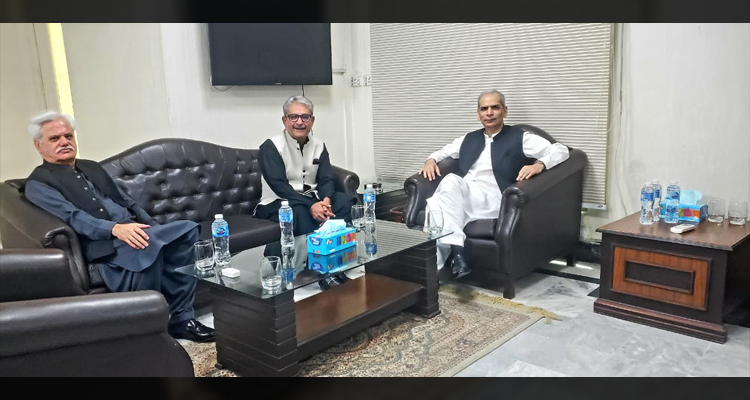 Federal Ombudsman, Mr. Naveed Kamran Baloch in a meeting with the KPK Ombudsman Mr. Mutahir Zeb in his office in Peshawar on 12.05.2026.