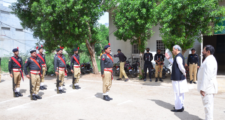 A contingent of the Sindh Police presenting Guard of Honour to the Wafaqi Mohtasib, Mr. Naveed Kamran Baloch on the eve of his arrival at RO Mirpur Khas on 26.03.2026. 