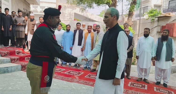 A contingent of the Sindh Police presenting Guard of Honour to the Wafaqi Mohtasib, Mr. Naveed Kamran Baloch on the eve of his arrival at RO Sukkur on 19.03.2026.