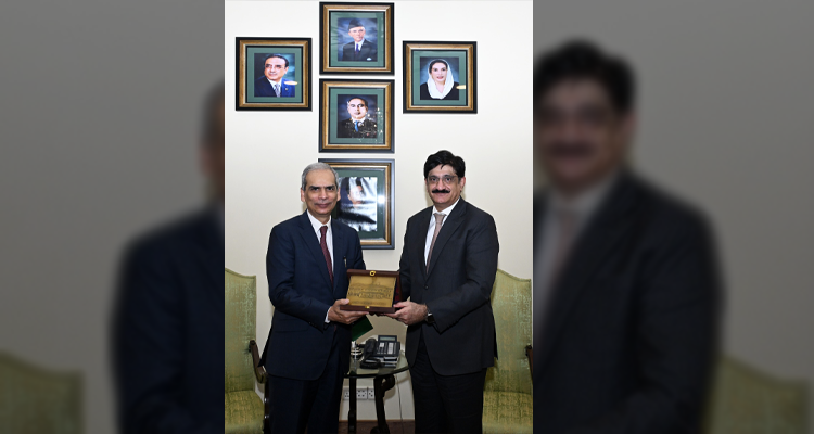 The Chief Minister Sindh Syed Murad Ali Shah presenting a souvenir to the Wafaqi Mohtasib, Mr. Naveed Kamran Baloch when he made a courtesy call on the Chief Minister in his office on 27.03.2026.