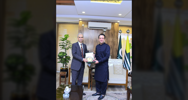 Wafaqi Mohtasib, Mr. Naveed Kamran Baloch called on AJK Prime Minister, Syed Iftikhar Ali Gillani in Islamabad.