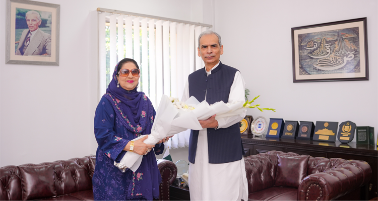 Dr. Najma Afzal Khan, Punjab Ombudsperson for Protection Against Harassment of Women at the Workplace called on Wafaqi Mohtasib (Federal Ombudsman), Mr. Naveed Kamran Baloch in Islamabad on 26.10.2026.