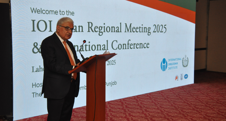 Wafaqi Mohtasib, Mr. Ejaz Ahmad Qureshi addressing the International Conference on Strengthening the Rule of Law through Ombudsman Institutions, organized under the auspicious of International Ombudsman Institute (IOI), in Lahore on 8 October, 2025.